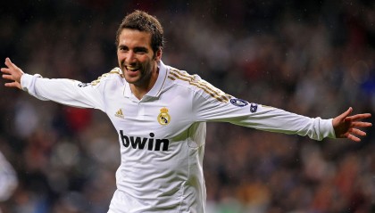 开云官网APP下载-上海申花备战之际，球迷为他们加油，上海申花队的比赛